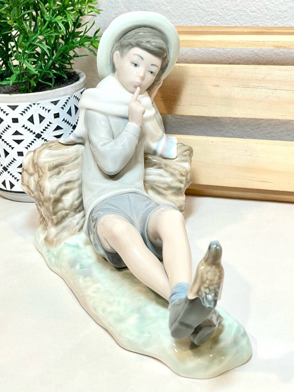 Lladró “Shepherd With Bird” Retired Porcelain Figurine | No Box | EUC